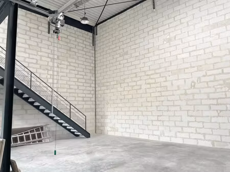 location local d'activités 148 m²
