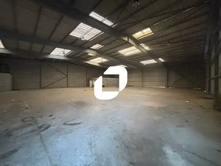 location local d'activités 1 200 m²