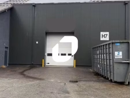 location local d'activités 1 500 m²