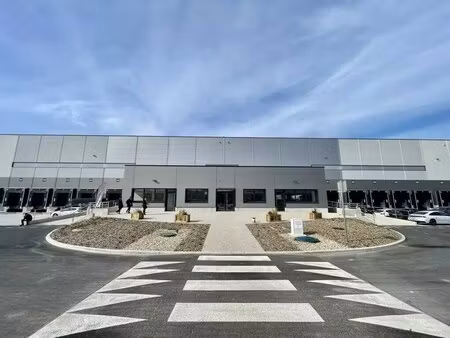 location entrepôt 4 000 m²