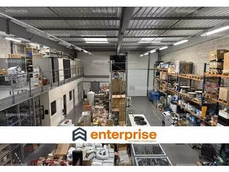 location local d'activités 940 m²
