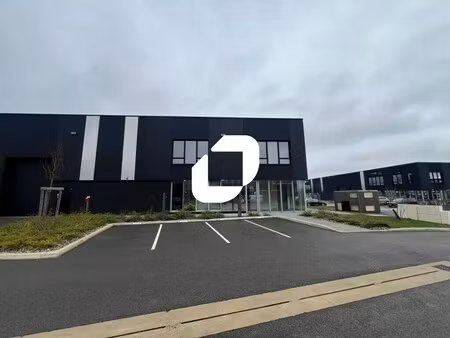 location local d'activités 684 m²