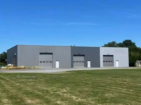 location local d'activités 202 m²