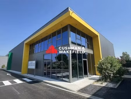 location local d'activités 600 m²