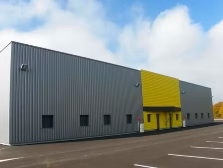 location local d'activités 300 m²