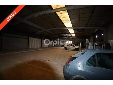 location local d'activités 845 m²