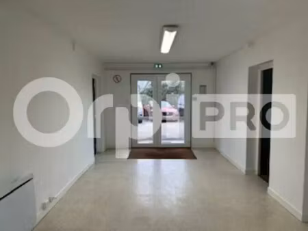 location local d'activités 121 m² à 854 m²