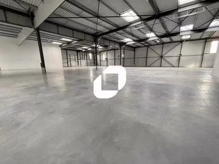 location local d'activités 1 307 m² à 2 615 m²