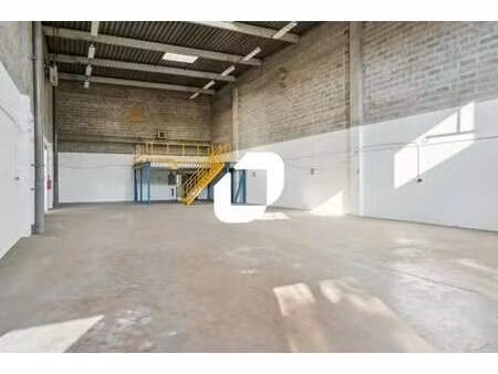 location local d'activités 225 m²