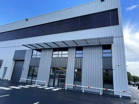 location local d'activités 473 m²