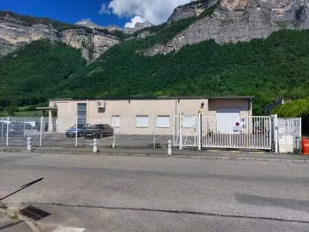 location local d’activités lumbin 38660 600m²