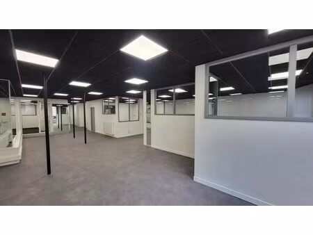 location local d'activités 800 m²