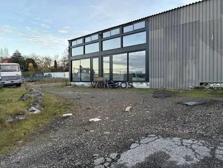 location local d'activités 373 m²