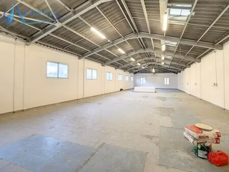 location local d'activités 292 m²