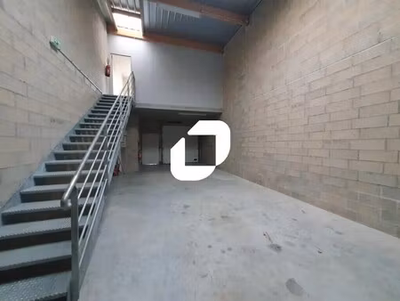 location local d'activités 119 m²