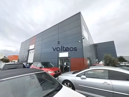 location local d'activités 385 m²