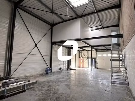 location local d'activités 232 m²