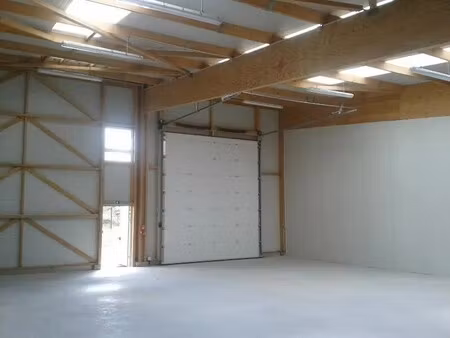 location local d'activités 175 m²