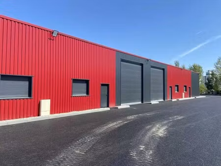 location local d'activités 210 m² à 630 m²
