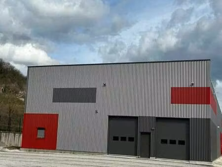 location local d'activités 1 100 m²