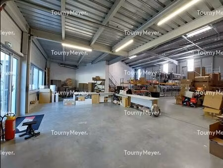 location local d'activités 530 m²