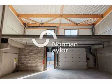 location local d'activités 168 m²