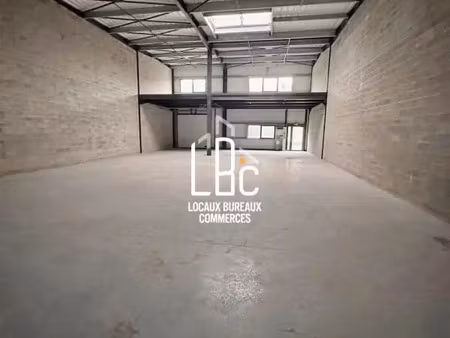 location local d'activités 329 m²