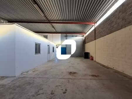 location local d'activités 300 m²