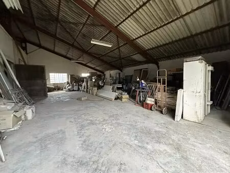 location entrepôt 250 m²