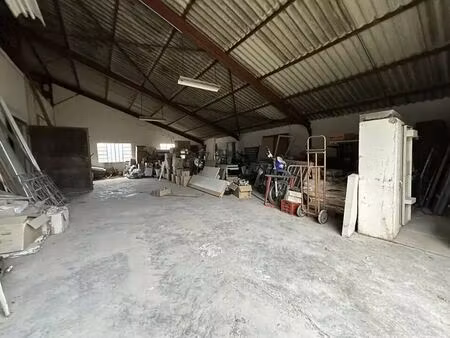 location entrepôt althen des paluds 84210 250m²