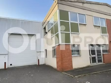 location entrepôt 379 m²