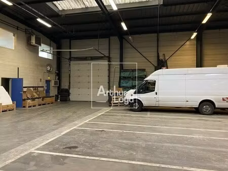 location entrepôt 735 m²