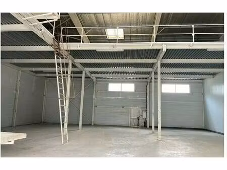 location entrepôt gemenos 13420 667m²