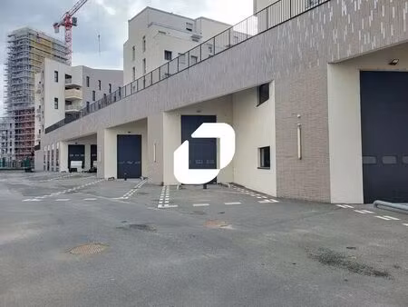 location local d'activités 1 720 m²