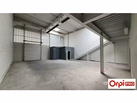 location entrepôt 293 m²