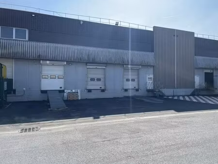 location entrepôt stains 93240 1600m²