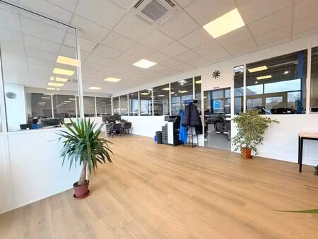 location entrepôt 3 163 m²