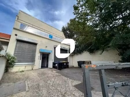 location local d'activités 181 m²