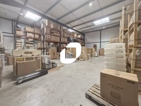 location local d'activités 699 m²