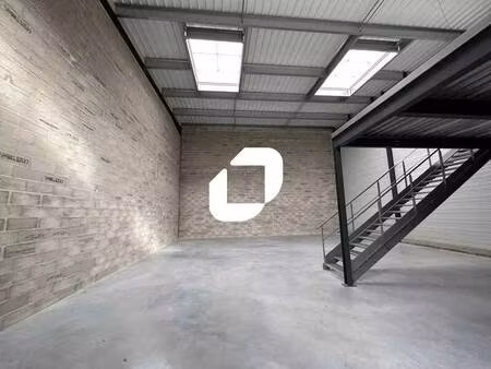 location local d'activités 228 m²
