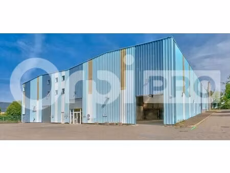 location local d'activités 783 m²