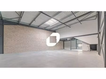 location local d'activités 64 m² à 305 m²