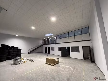 location local d'activités 408 m²