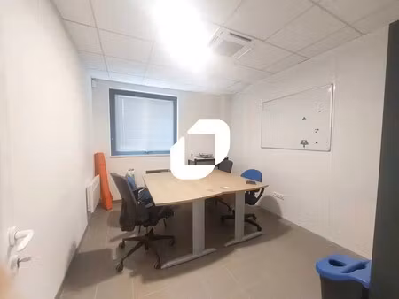 location local d’activités magny les hameaux 78114 599m² à 1248m²