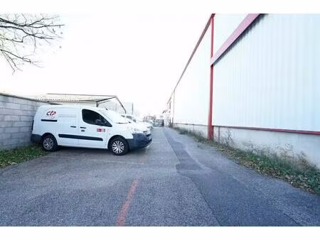 location local d'activités 1 336 m²