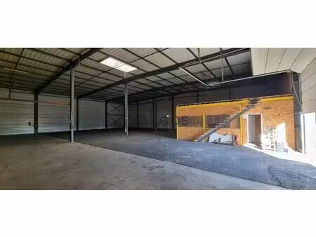 location local d'activités 770 m²