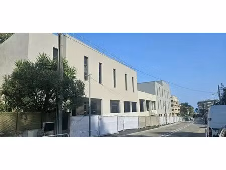 location local d'activités 239 m²