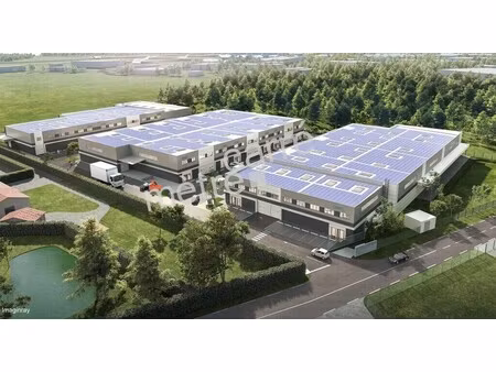 location local d'activités 273 m² à 8 250 m²