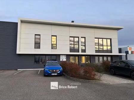 location local d'activités 1 600 m²