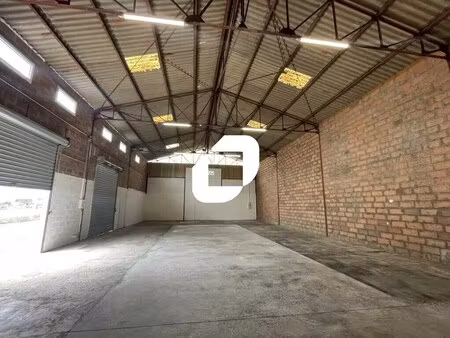 location local d'activités 340 m²